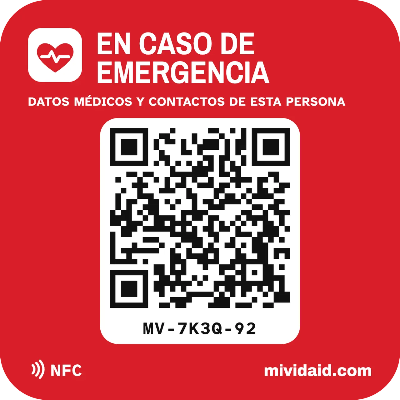 El mismo sticker con la etiqueta despegada: se ven el código QR y el código de respaldo
